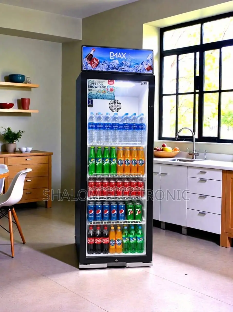 P Max Showcase Fridge. Lita 250