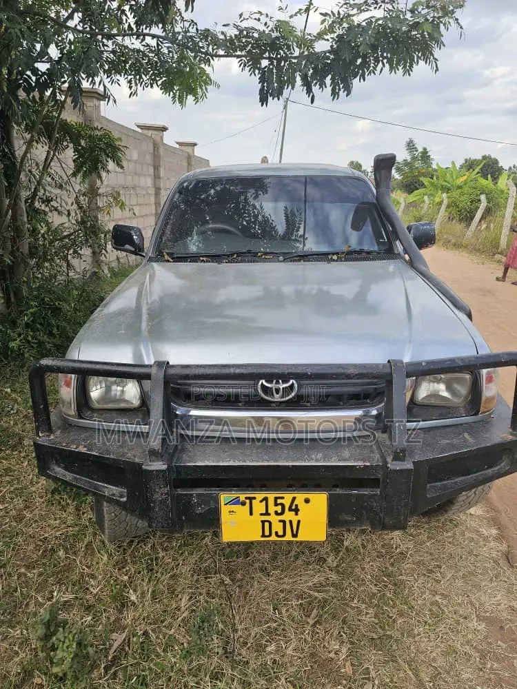 Toyota Hilux 2001 Gray