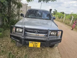Toyota Hilux 2001 Gray