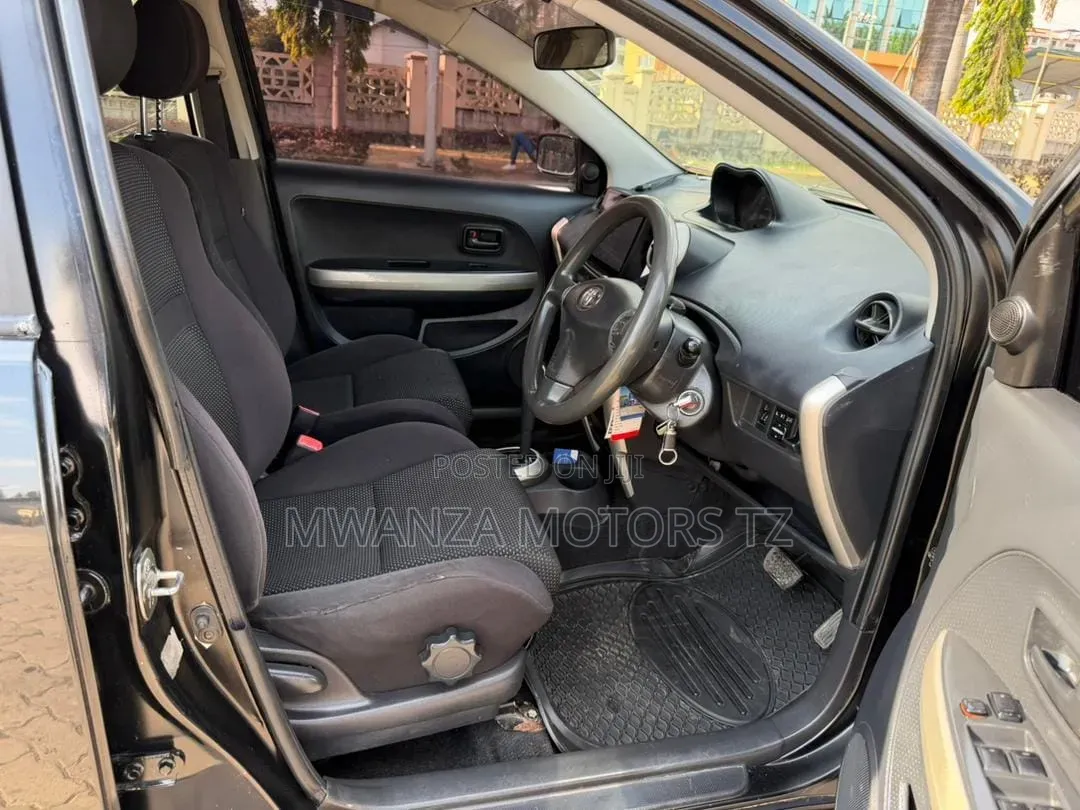 Toyota IST 2005 Black