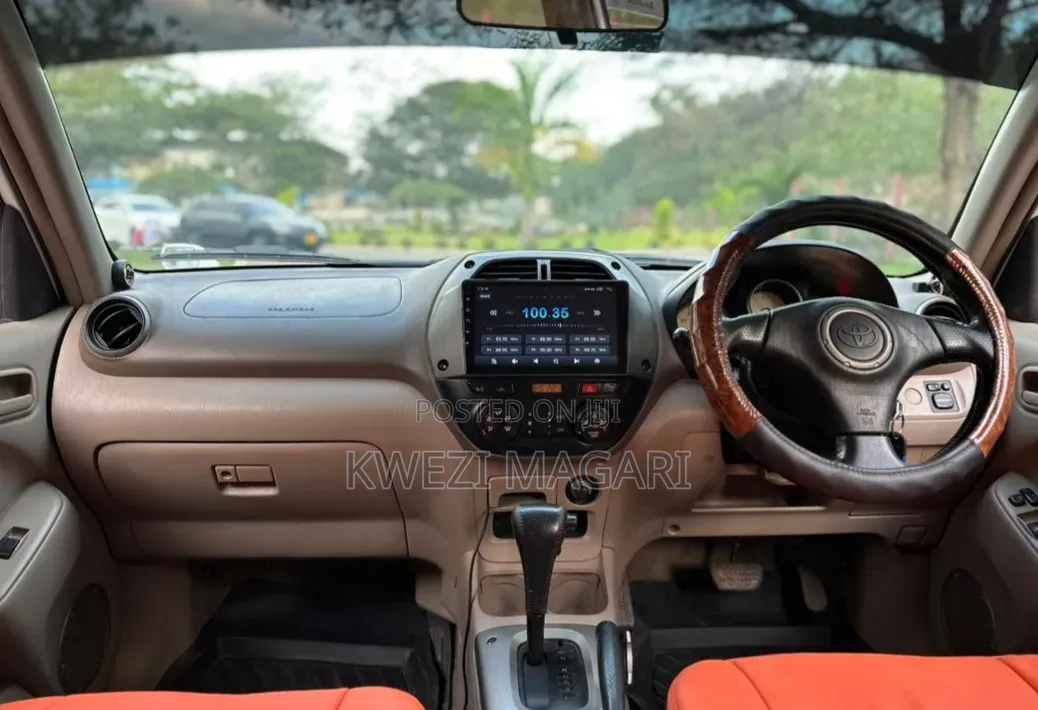 Toyota RAV4 2002 White