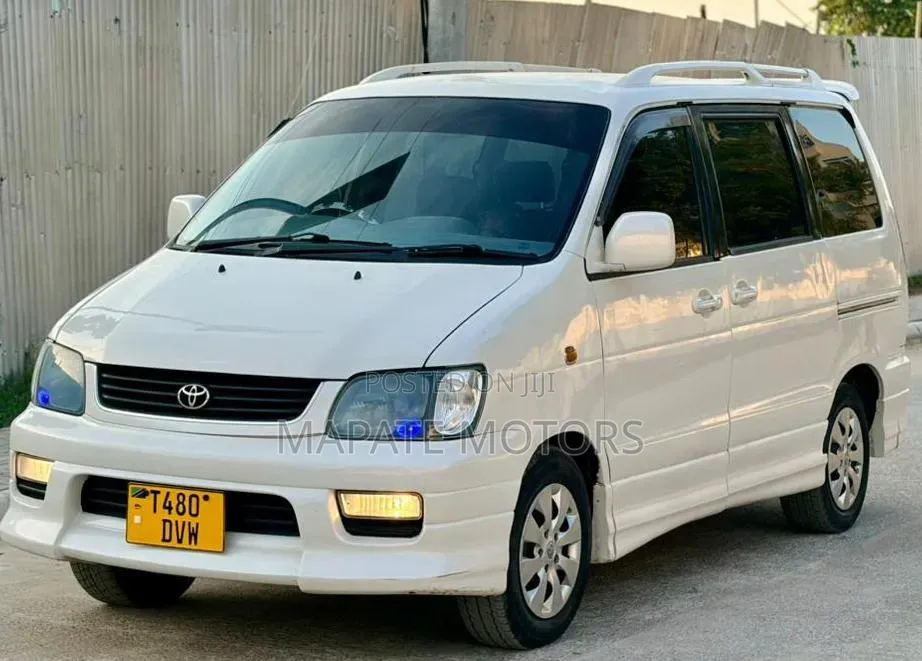 Toyota Noah 2001 White