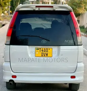 Toyota Noah 2001 White
