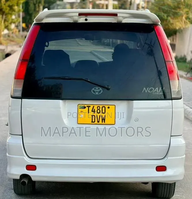 Toyota Noah 2001 White