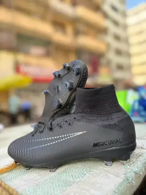 Football Shoes and Training (Viatu Vya Michezo)