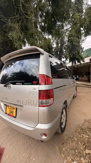 Toyota Noah 2.0 FWD (8 Seater) 2006 Silver