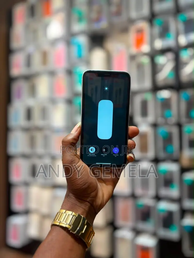 Apple iPhone XR 64 GB White