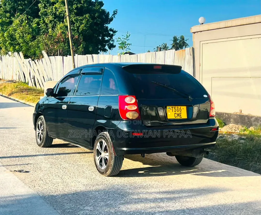 Toyota Nadia 2003 Black