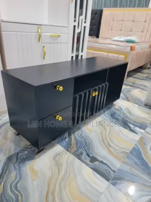 Showcase Color Black