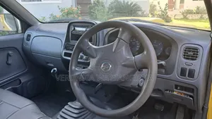 Nissan Hardbody 2019 Yellow