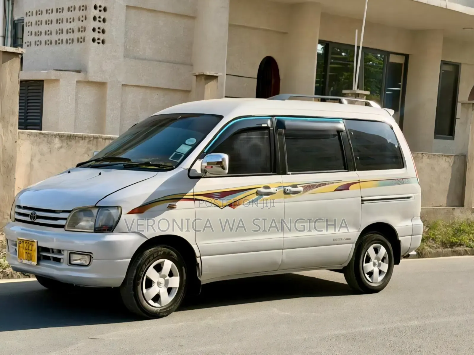 Toyota Noah 2003