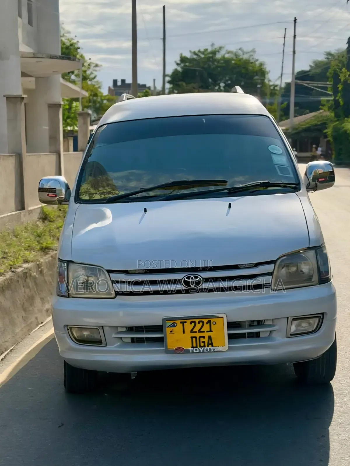 Toyota Noah 2003