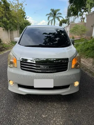 Toyota Noah 2010 White
