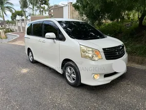 Toyota Noah 2010 White
