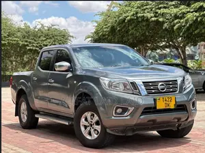 Nissan Navara 2020 Brown