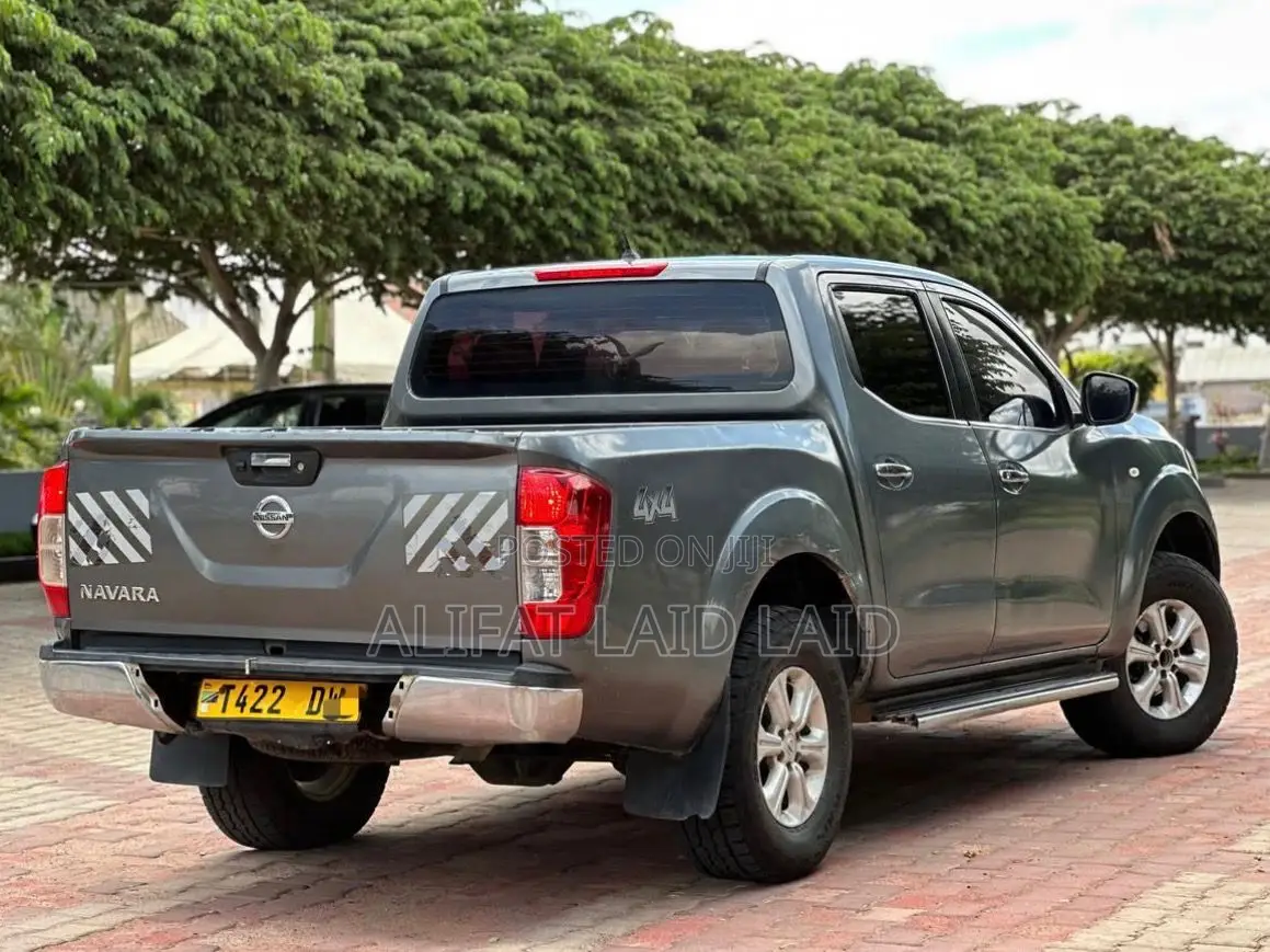 Nissan Navara 2020 Brown
