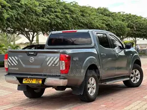 Nissan Navara 2020 Brown