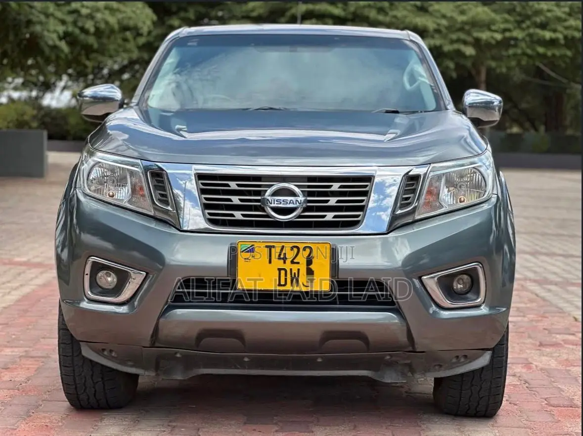 Nissan Navara 2020 Brown