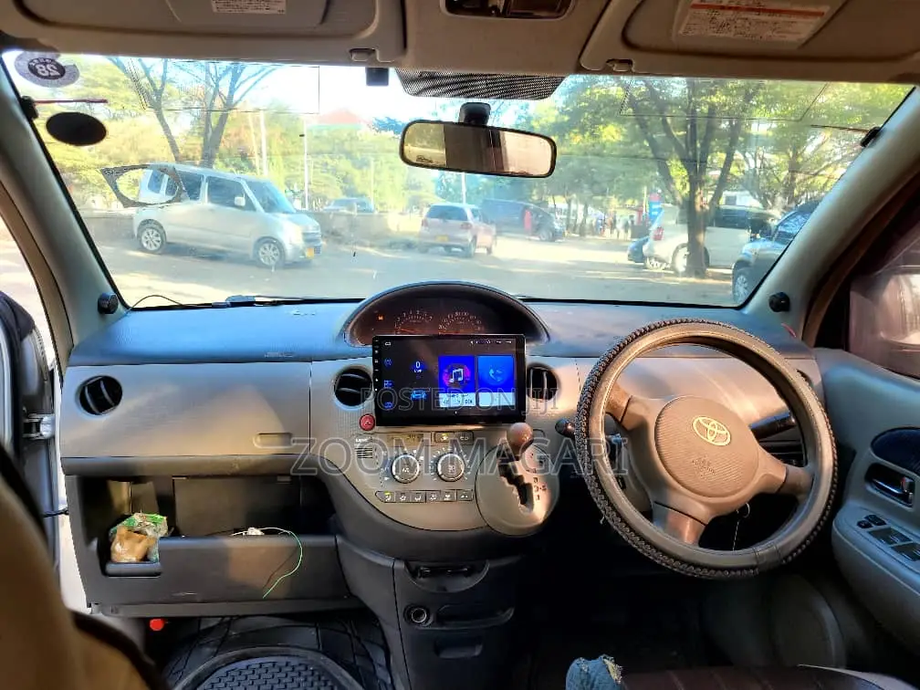 Toyota Sienta 2006 Silver