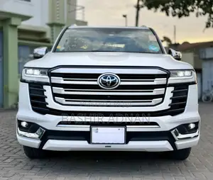 Toyota Land Cruiser LC300 2024 White