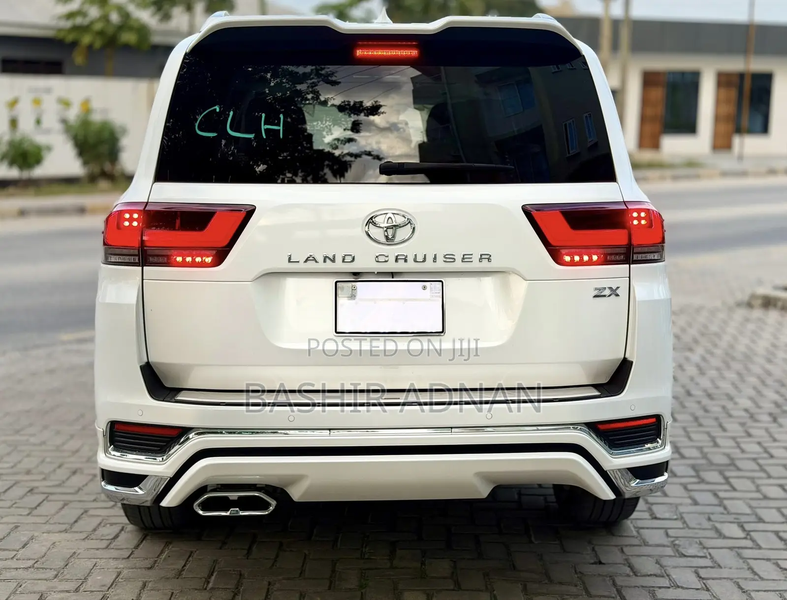 Toyota Land Cruiser LC300 2024 White
