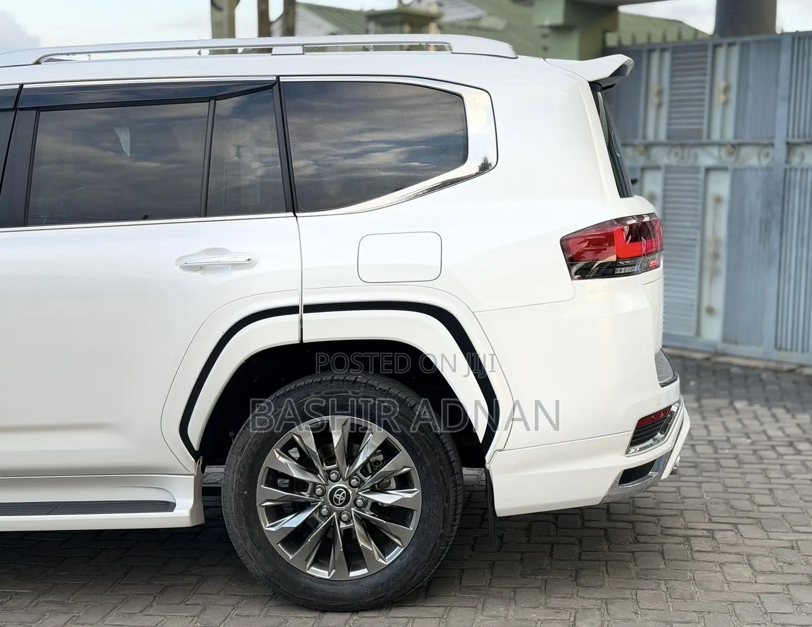 Toyota Land Cruiser LC300 2024 White