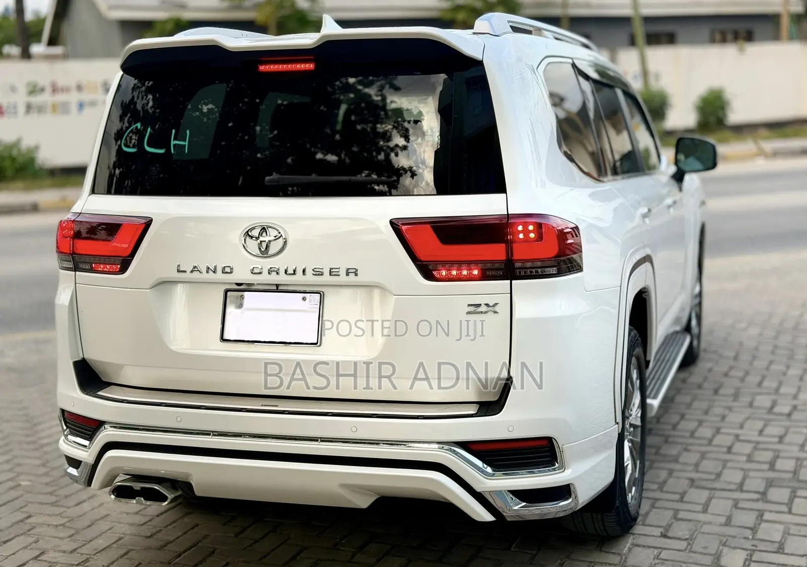 Toyota Land Cruiser LC300 2024 White