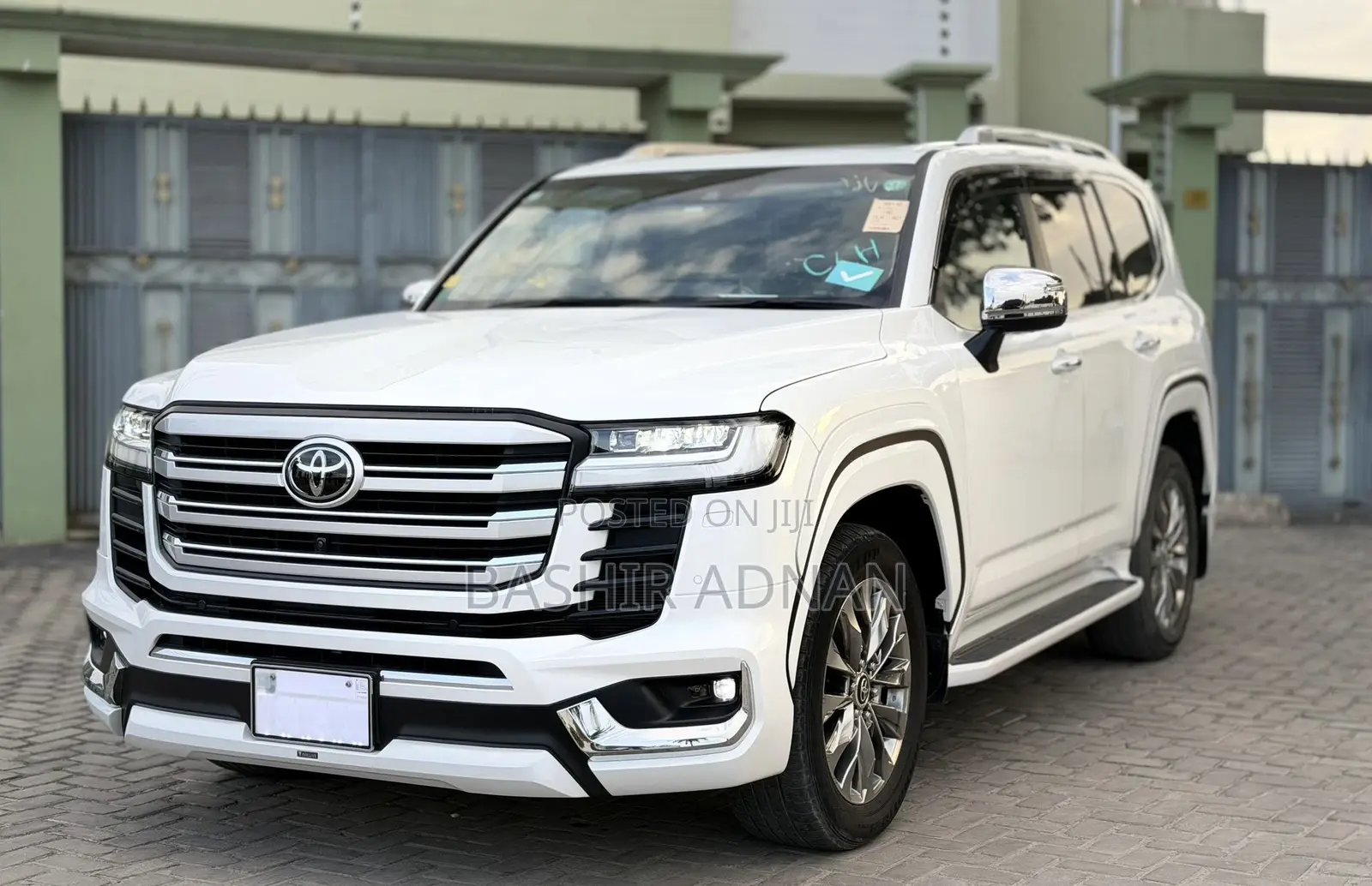 Toyota Land Cruiser LC300 2024 White