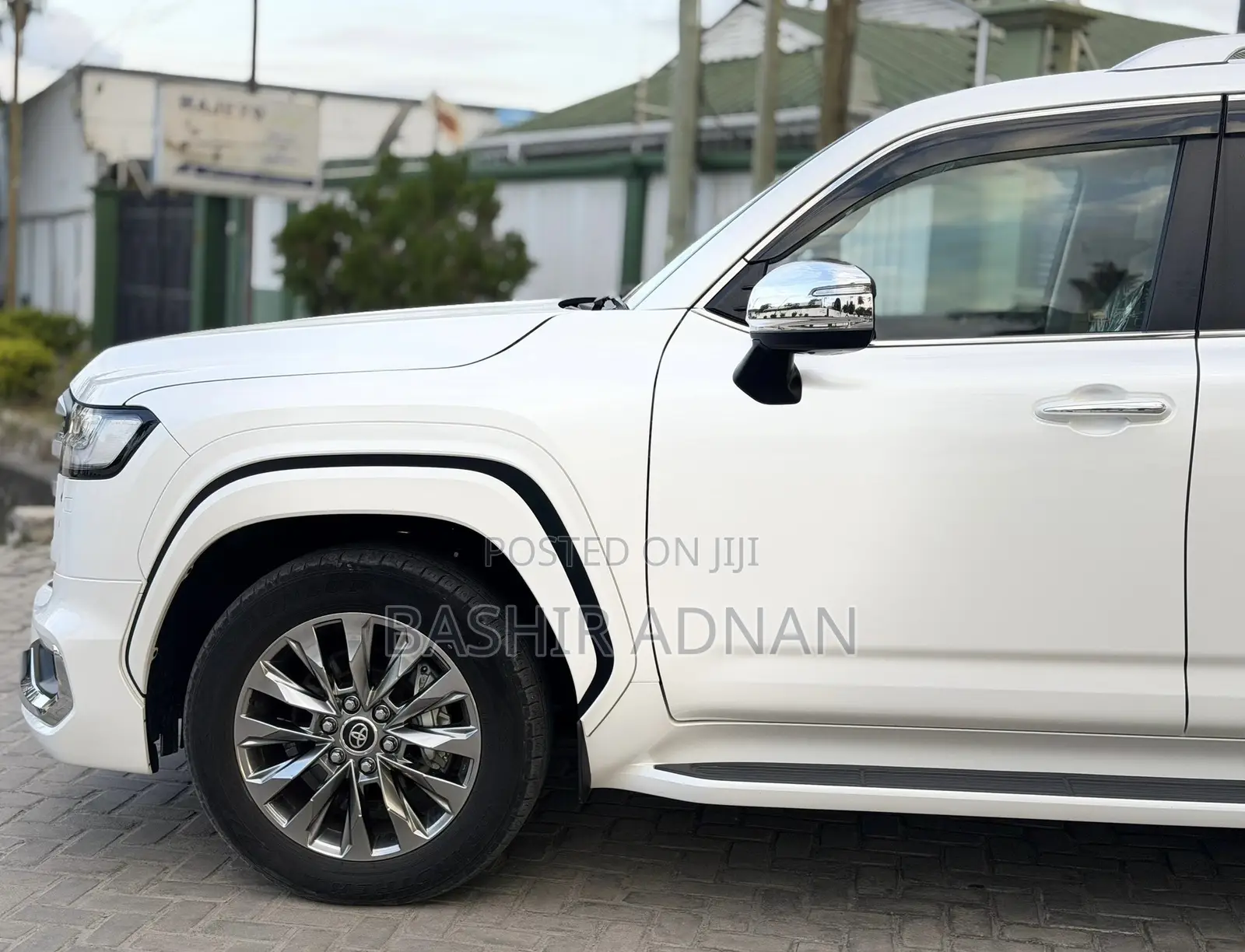 Toyota Land Cruiser LC300 2024 White