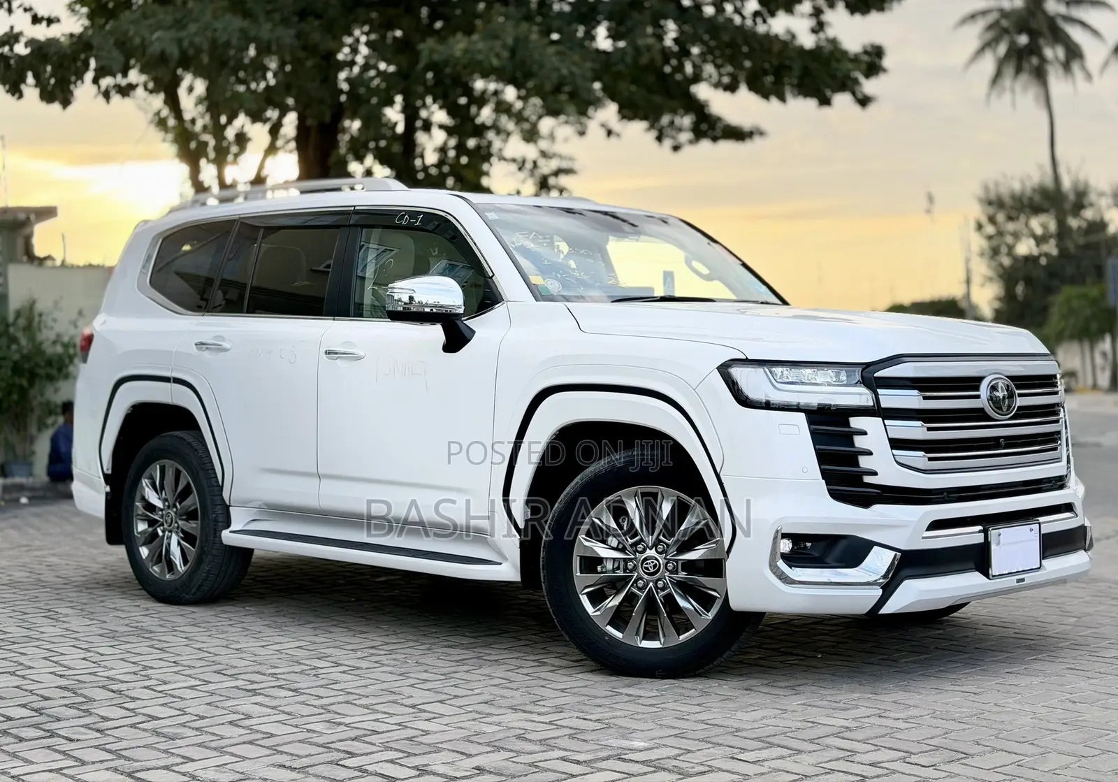 Toyota Land Cruiser LC300 2024 White