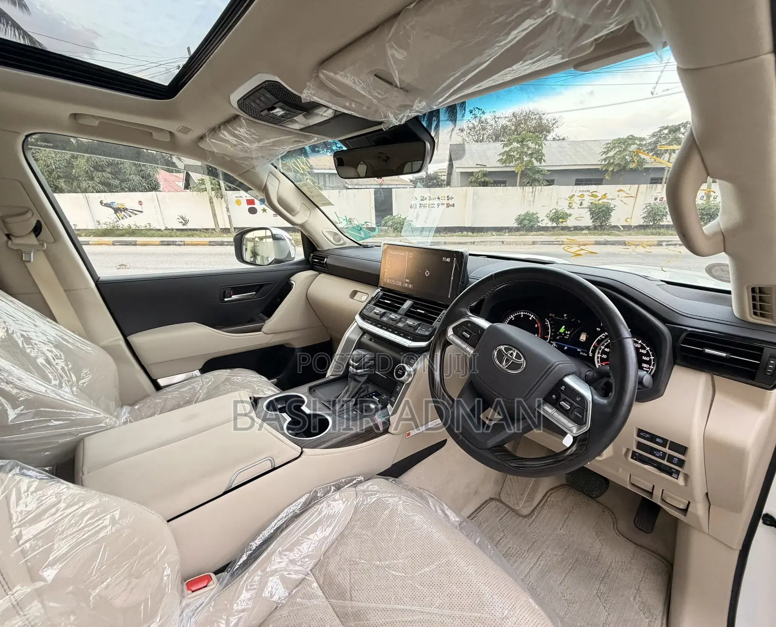 Toyota Land Cruiser LC300 2024 White