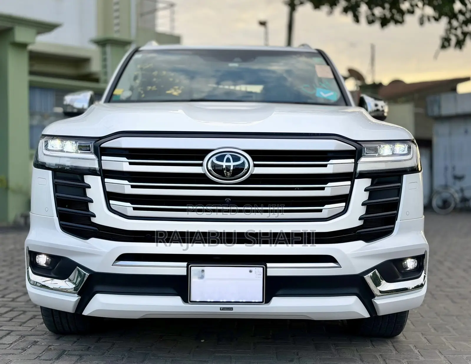 Toyota Land Cruiser LC300 2024 White