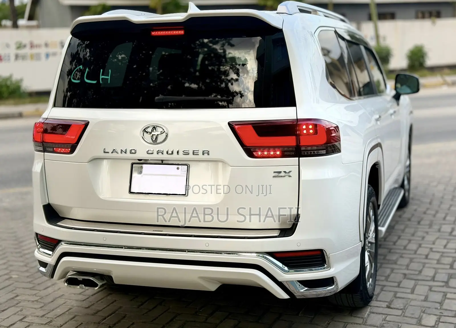 Toyota Land Cruiser LC300 2024 White