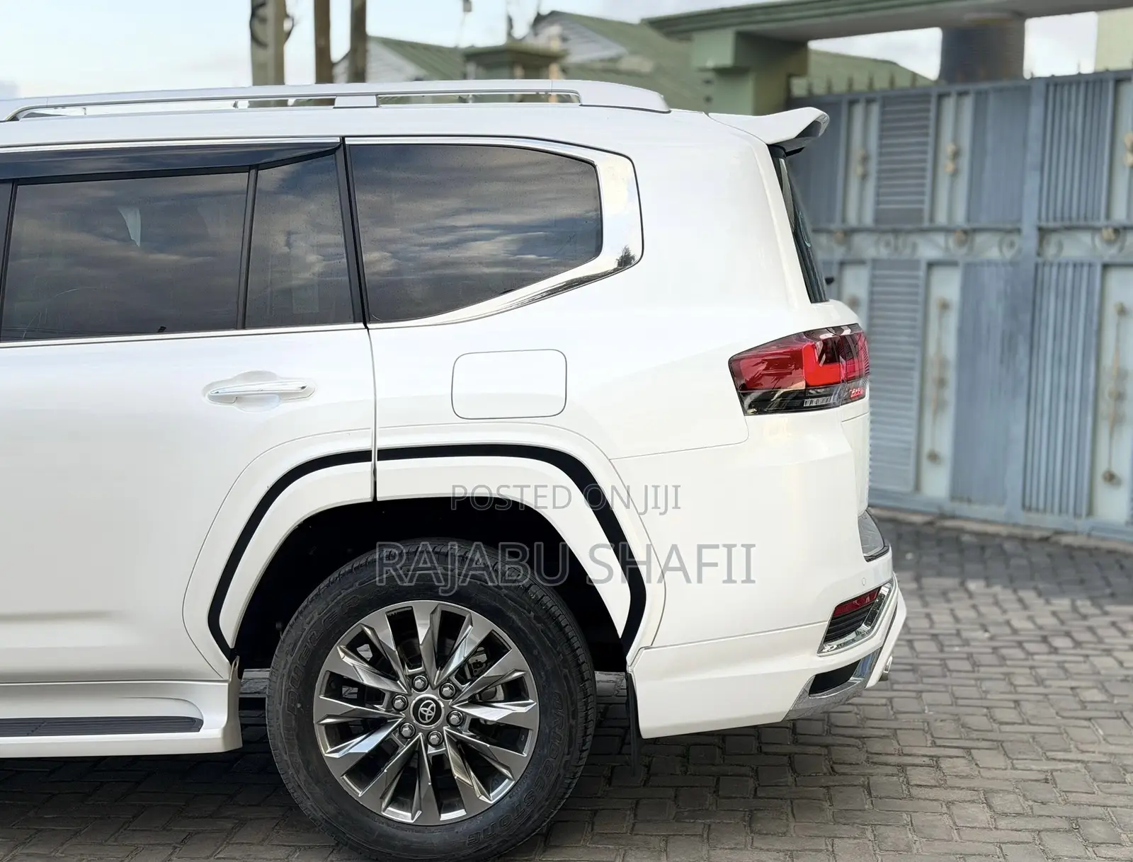 Toyota Land Cruiser LC300 2024 White