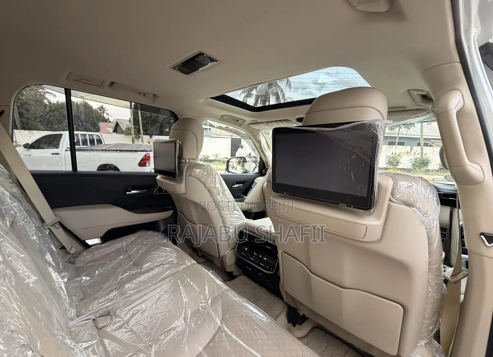 Toyota Land Cruiser LC300 2024 White