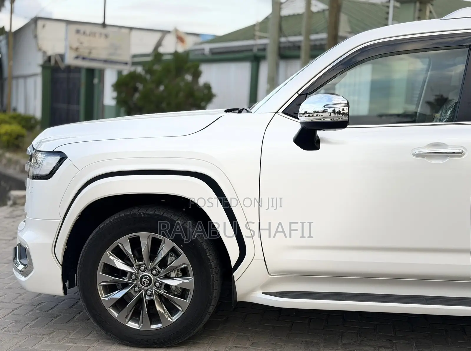 Toyota Land Cruiser LC300 2024 White
