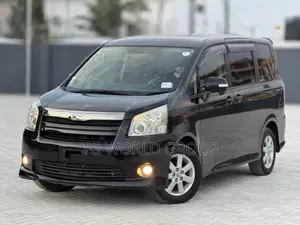 Toyota Noah 2.0 143hp AWD (7 Seater) 2009 Black
