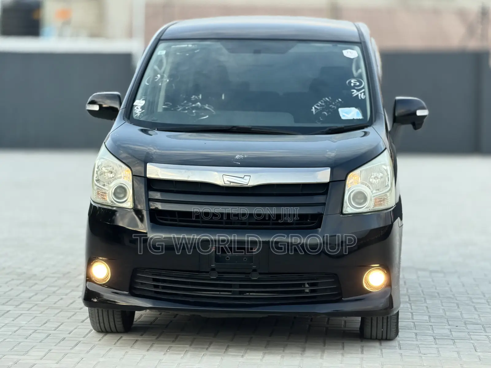 Toyota Noah 2.0 143hp AWD (7 Seater) 2009 Black