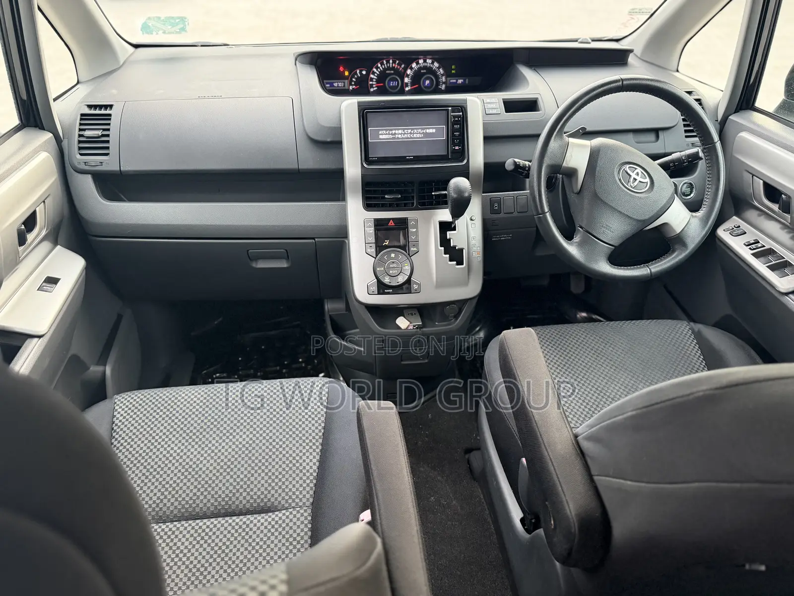 Toyota Noah 2.0 143hp AWD (7 Seater) 2009 Black