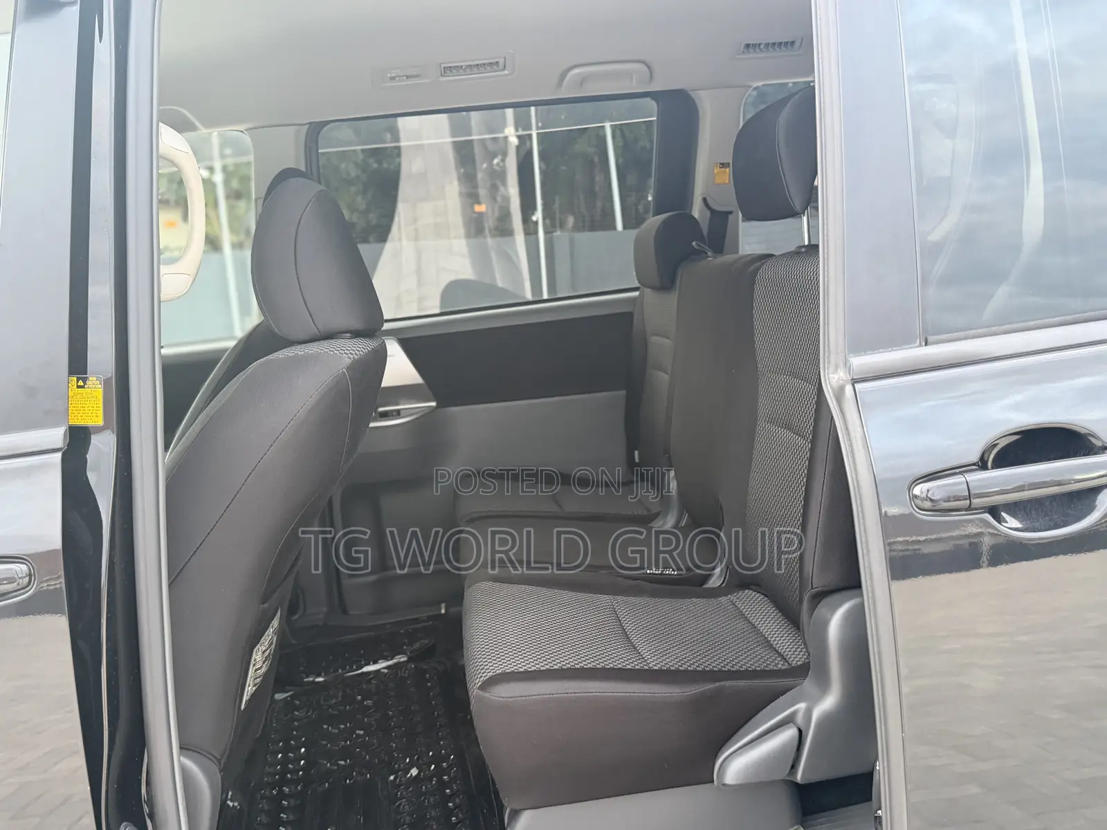 Toyota Noah 2.0 143hp AWD (7 Seater) 2009 Black