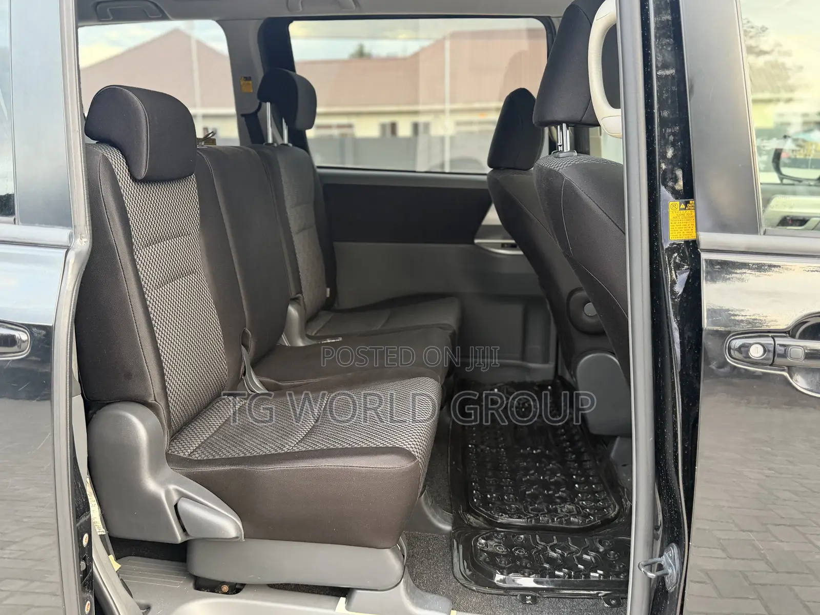 Toyota Noah 2.0 143hp AWD (7 Seater) 2009 Black