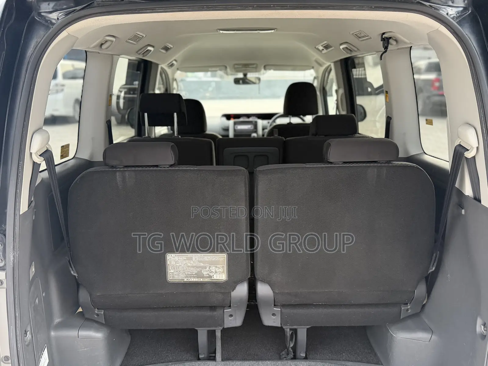 Toyota Noah 2.0 143hp AWD (7 Seater) 2009 Black