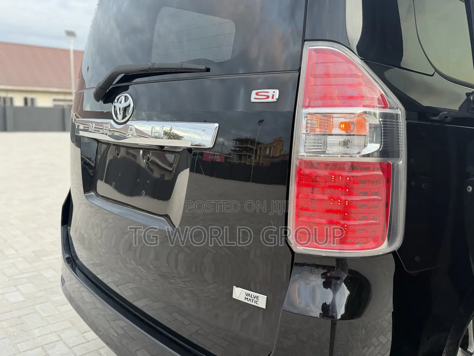 Toyota Noah 2.0 143hp AWD (7 Seater) 2009 Black