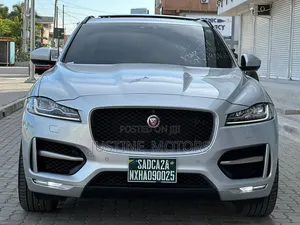 Jaguar F-Pace 2018 Gray