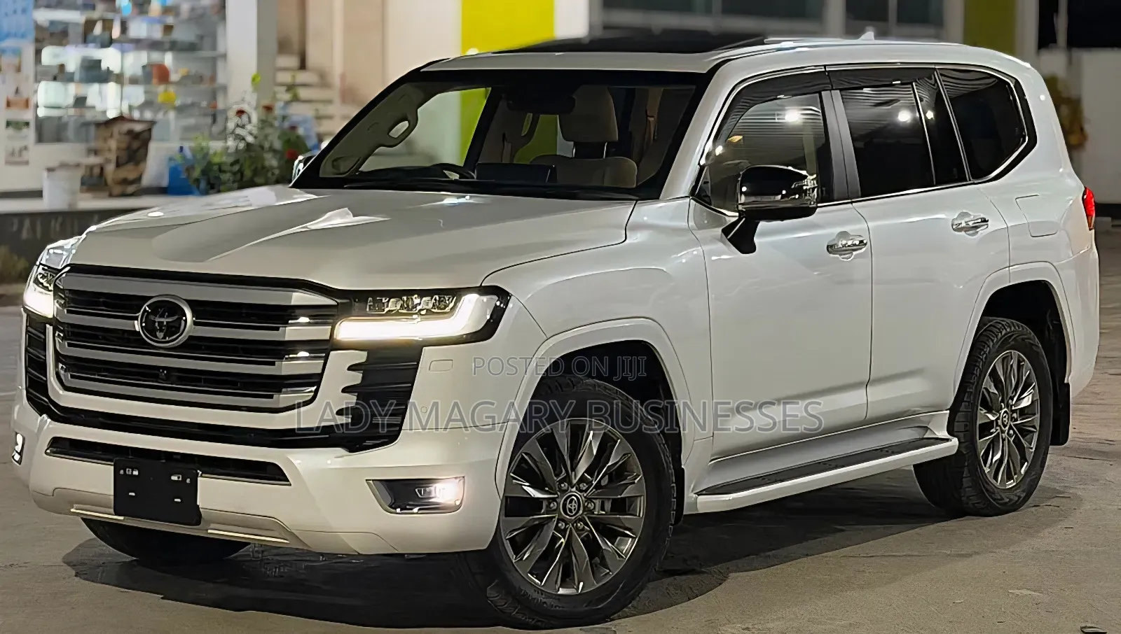 Toyota Land Cruiser LC300 2024 White
