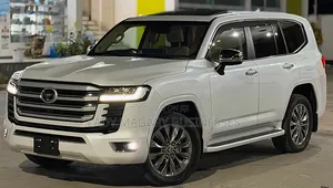 Toyota Land Cruiser LC300 2024 White