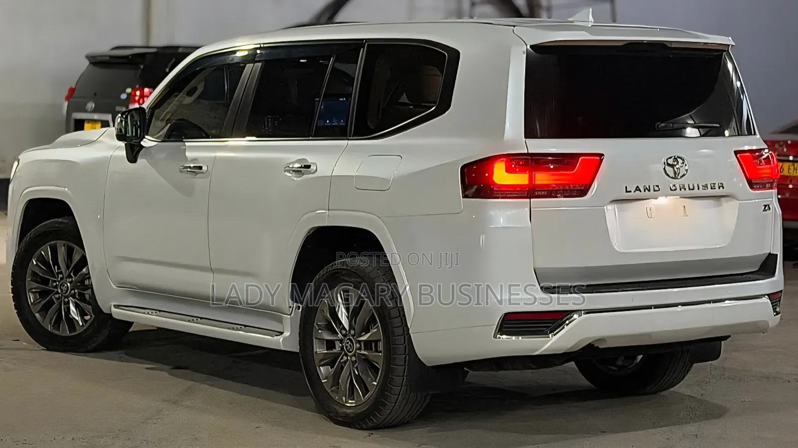 Toyota Land Cruiser LC300 2024 White
