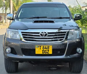 Toyota Hilux 2015 Gray