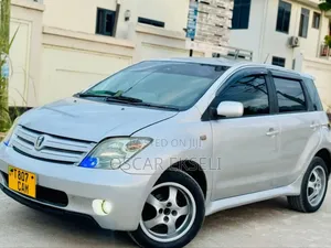 Toyota IST 2004 Silver