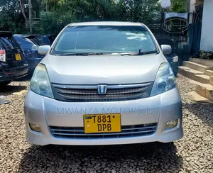 Toyota ISIS 2005 Silver